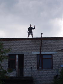 Петя Коротеев на крыше
